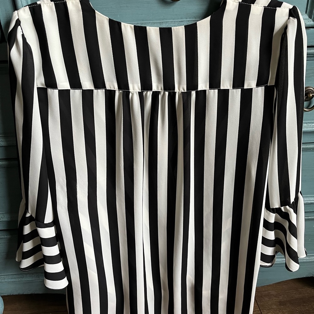 ELEGANT INC TOP WITH RUFFLE SLEEVE - Picture 4 of 5